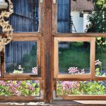 Okna drewniane – jak przebiega ich montaż?